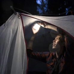 BioLite SunLight 100 Solarlicht -Geschäft für Outdoor-Campingausrüstung biolite solarlight 100 0850003383552 06 gross