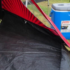 Coleman Blackout 4 Festival Collection Igluzelt Black/Red Damen, Herren -Geschäft für Outdoor-Campingausrüstung coleman blackout 4 2000032322 02 gross