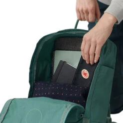 FJÄLLRÄVEN Fjällräven Kanken Rucksack Frost Green/Confetti Pattern Damen, Herren -Geschäft für Outdoor-Campingausrüstung fjaellraeven kanken f23510 664 916 05 gross