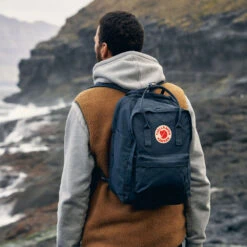 FJÄLLRÄVEN Fjällräven Kanken Laptop Unirucksack Terracotta Brown Damen, Herren -Geschäft für Outdoor-Campingausrüstung fjaellraeven kanken laptop 17 f23525 243 brown 07 gross