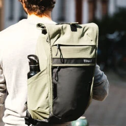 Thule Paramount Commuter 18L Tagesrucksack Olivine Green Damen, Herren -Geschäft für Outdoor-Campingausrüstung thule paramount commuter pack 18l 3204730 olivine green 09 gross