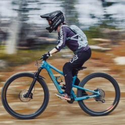 Thule Vital 8L Fahrradrucksack Alaska Damen, Herren -Geschäft für Outdoor-Campingausrüstung thule womens vital 3204159 8l alaska 09 gross